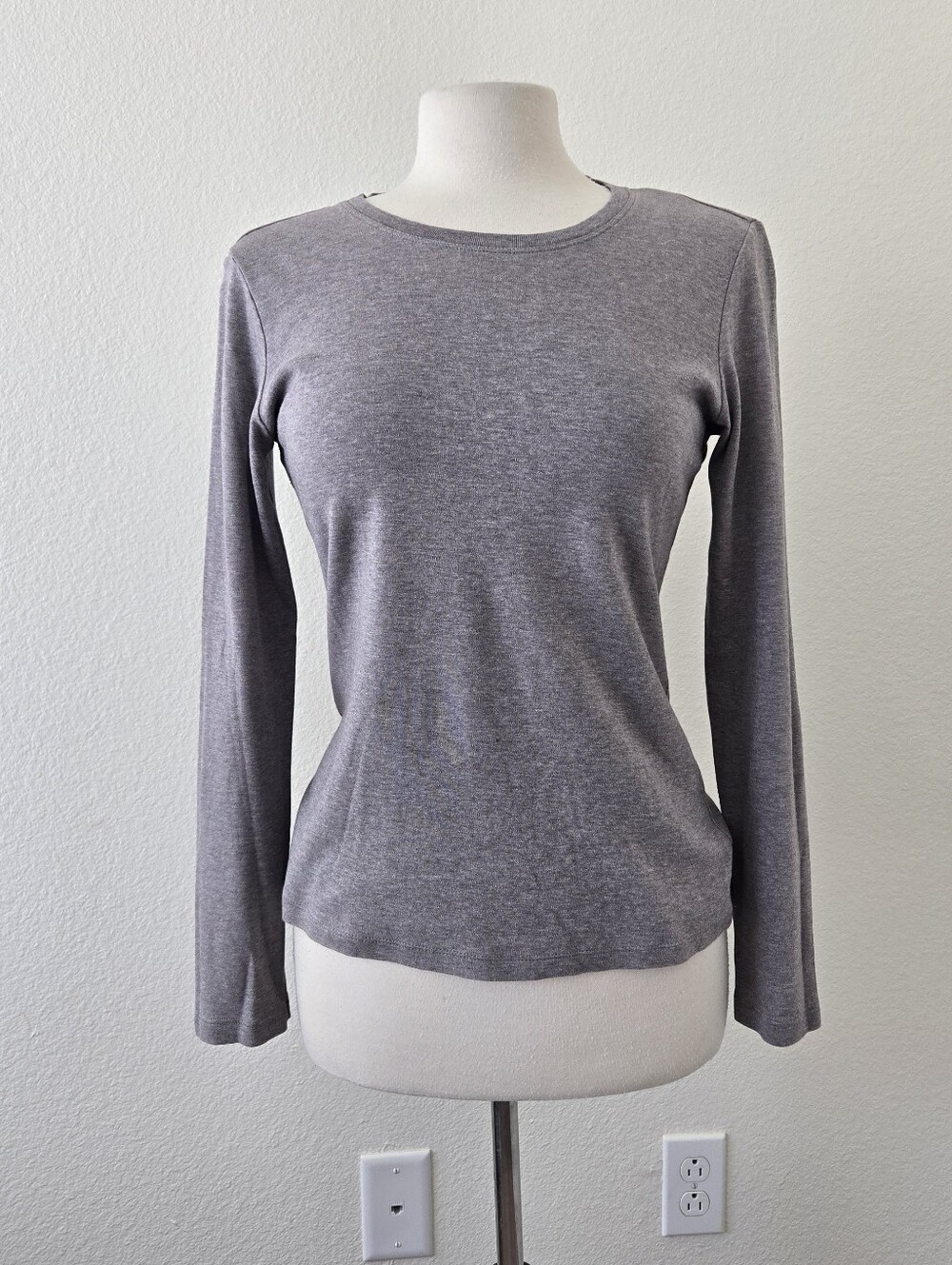 Banana Republic Womens Long Sleeve T-Shirt Size Medium Pima Cotton Crew Neck - Picture 2 of 14